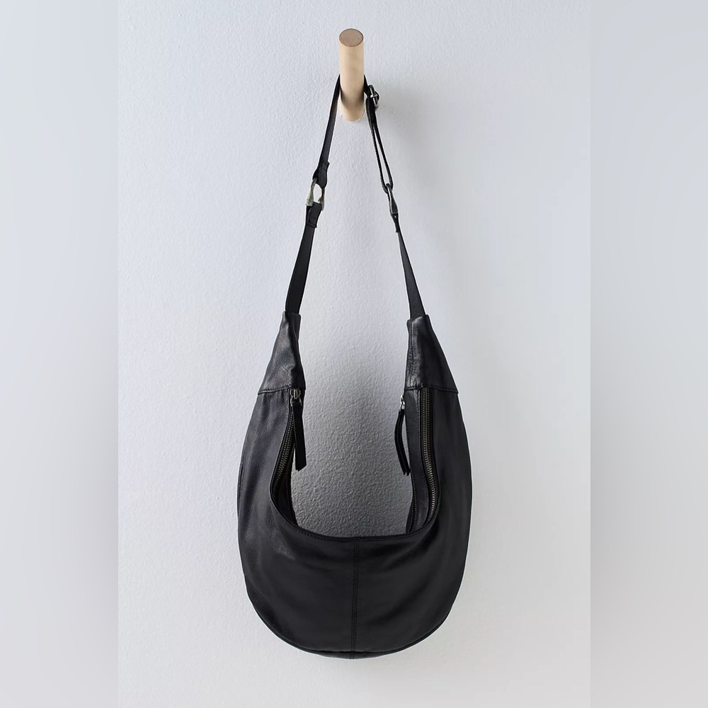 Free People Idle Hands Sling 
Leather. 
Black. 
NWT